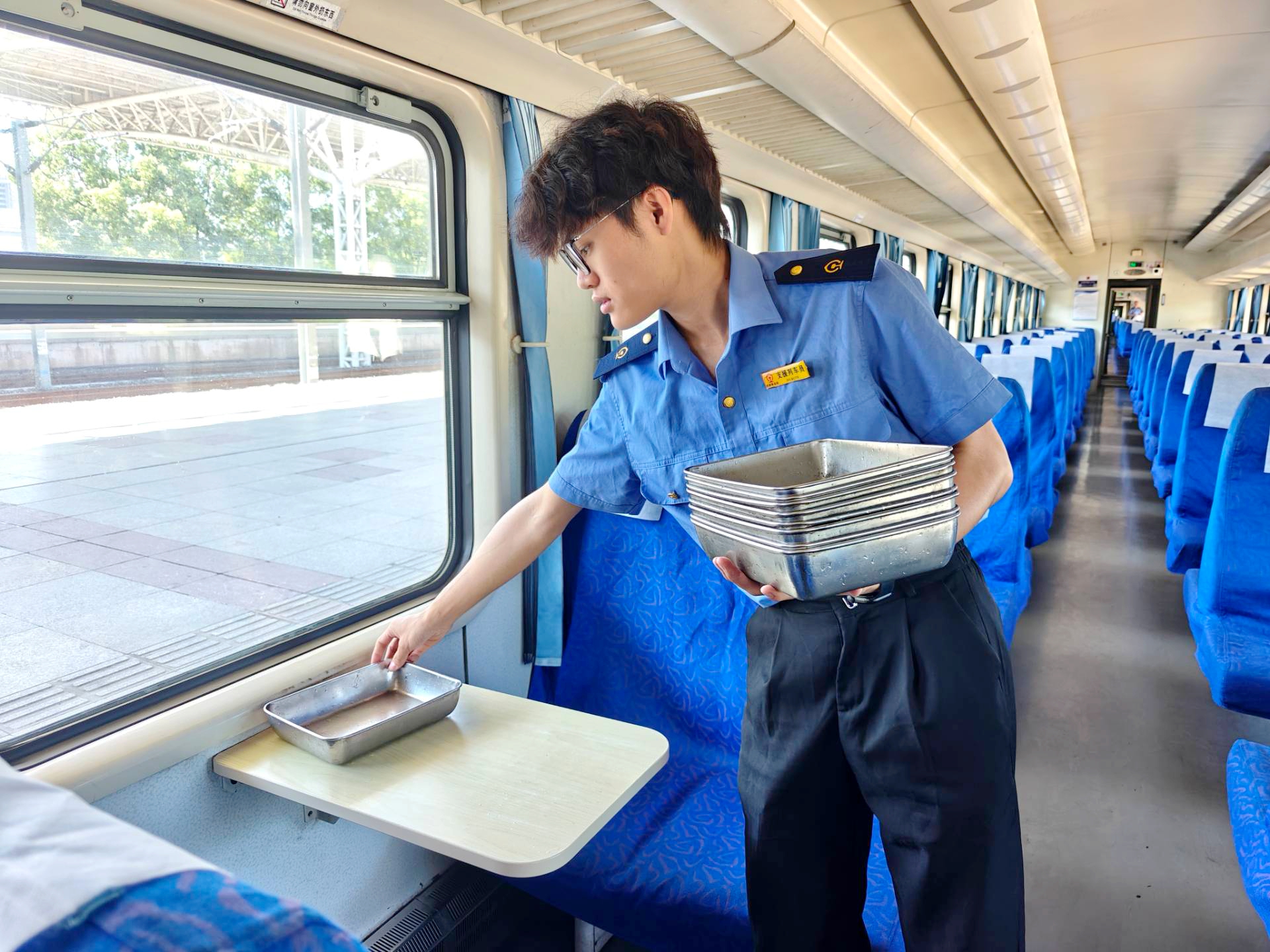 跟车1_副本.jpg