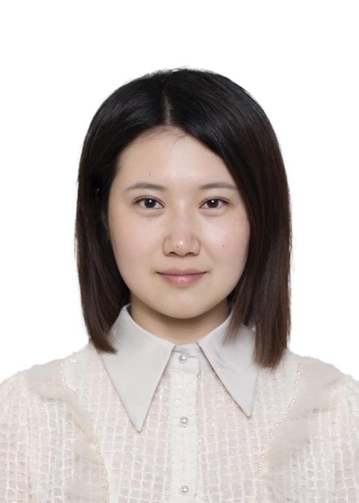 何莹.jpg